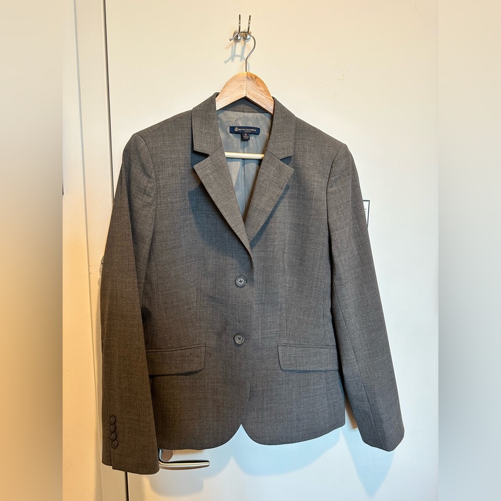 Brooks Brothers size 10 Wool Jacket in Dark Grey. Worn 3x